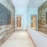 Apartment Elegant Getaway With Balcony & Charm *