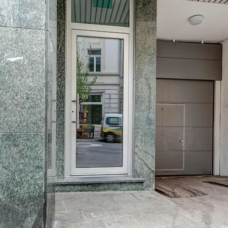 דירה Elegant Getaway With Balcony & Charm