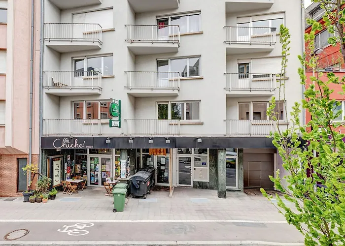 Elegant Getaway With Balcony & Charm דירה *