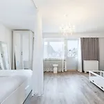 Appartement Elegant Getaway With Balcony & Charm *