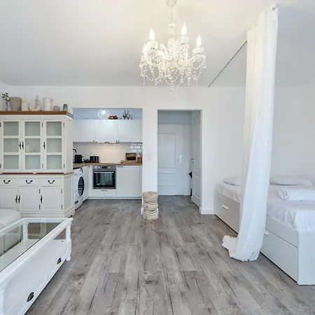 Appartamento Elegant Getaway With Balcony & Charm Lussemburgo