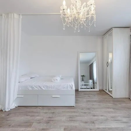 Elegant Getaway With Balcony & Charm Appartamento *