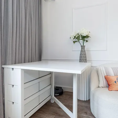 Elegant Getaway With Balcony & Charm Appartamento *