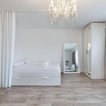 Cozy Limpertsberg With Balcony