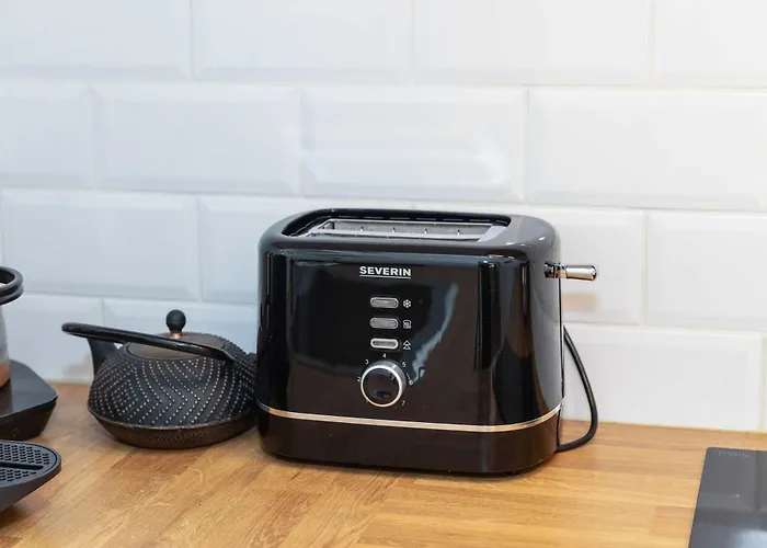 Elegant Getaway With Balcony & Charm Apartament Luksemburg