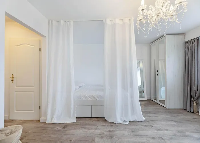 Elegant Getaway With Balcony & Charm * Luksemburg