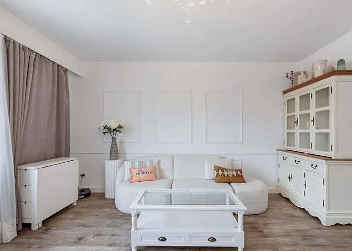 Elegant Getaway With Balcony & Charm Apartament Luksemburg