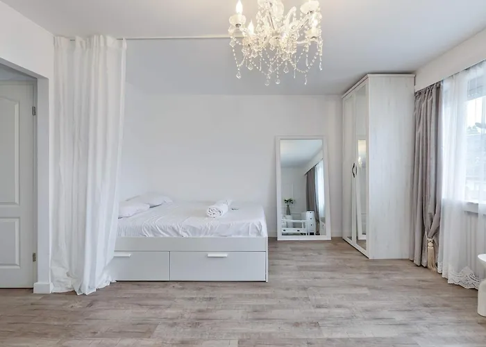 Elegant Getaway With Balcony & Charm 아파트 *