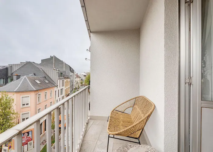 Elegant Getaway With Balcony & Charm