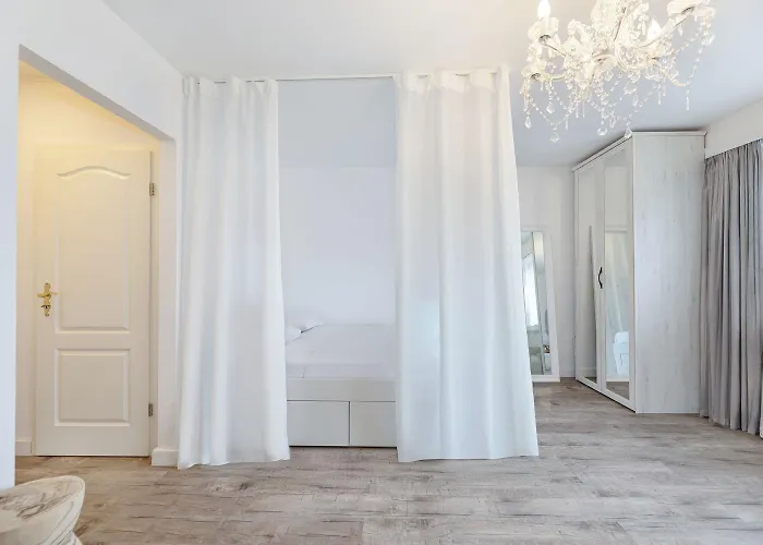 Elegant Getaway With Balcony & Charm * Luksemburg