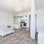 Elegant Getaway With Balcony & Charm