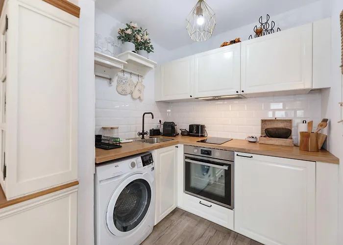 Elegant Getaway With Balcony & Charm דירה *