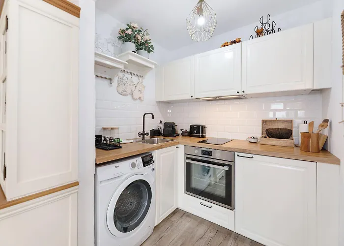 דירה Elegant Getaway With Balcony & Charm